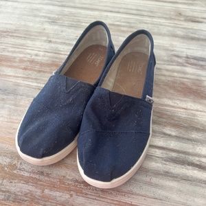never worn boys Toms